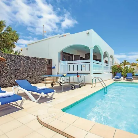 Playa Blanca Sleeps 6 Air Con Wifi Villa